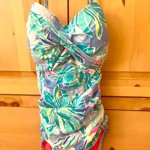 Beautiful Lilly Pulitzer bathing suit, size 8